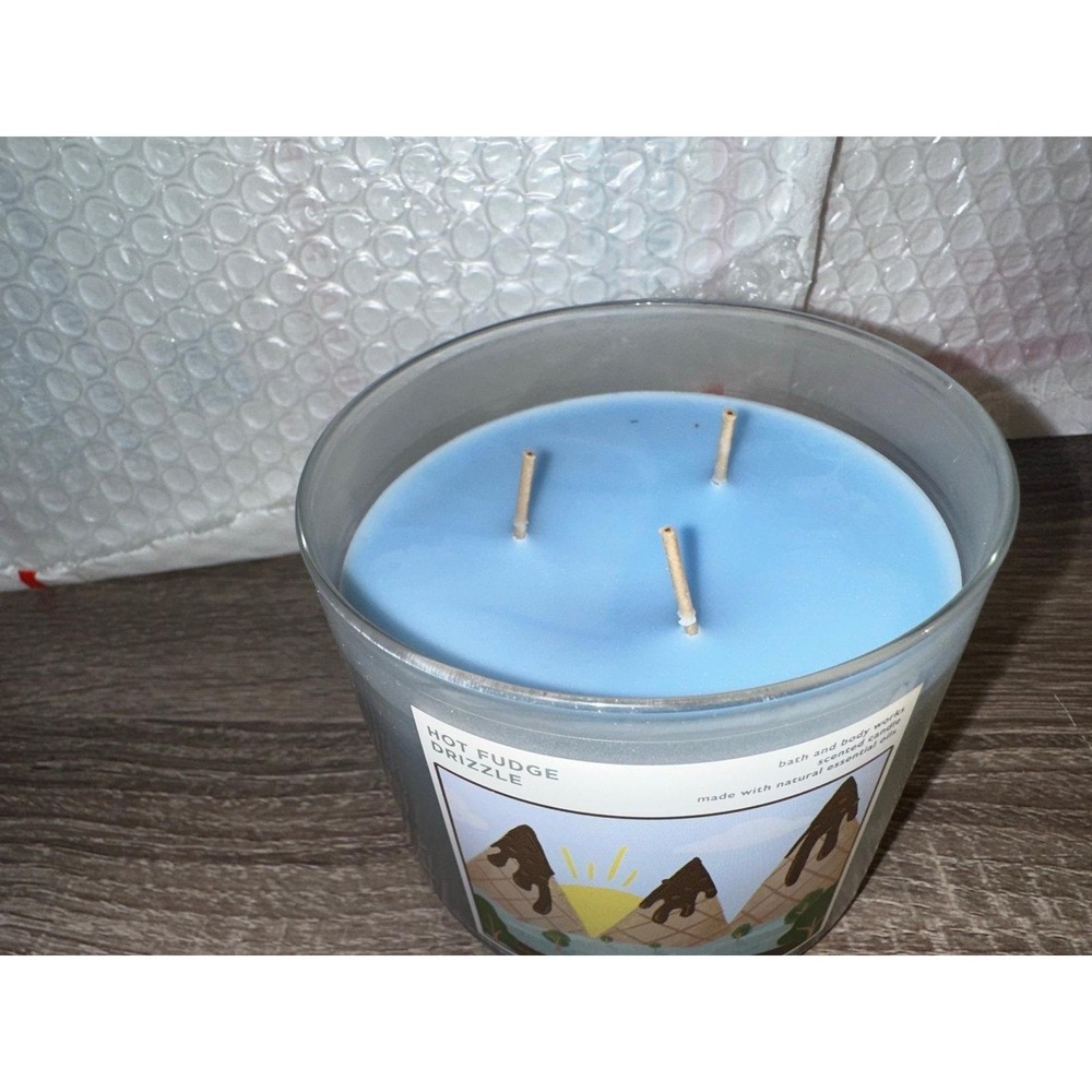 Bath and body works Hot Fudge drizzle 3 wick candle - Picture 3 of 3